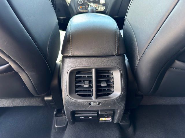 Used 2019 Jeep Cherokee Limited AWD/4WD image 9