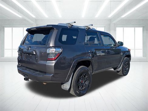 Used 2018 Toyota 4Runner SR5 image 3