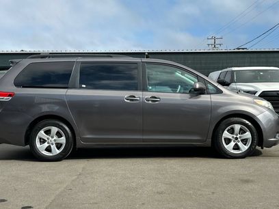 Used 2012 Toyota Sienna LE w/ Towing Pkg