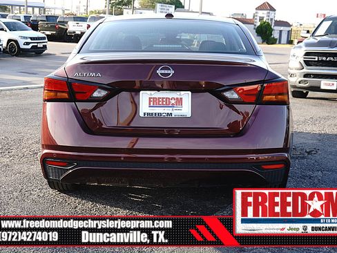 Used 2025 Nissan Altima 2.5 SV FWD image 4