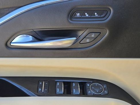 Used 2021 Cadillac Escalade Premium Luxury image 18