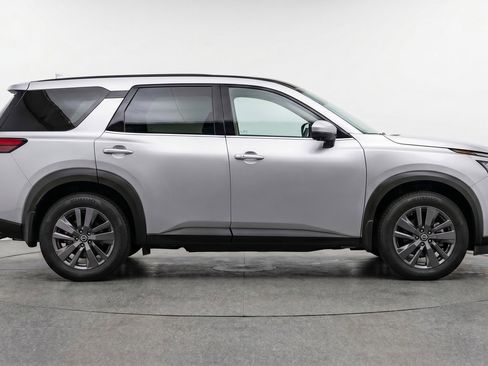 Used 2025 Nissan Pathfinder SV FWD image 11