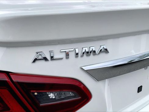 Used 2017 Nissan Altima 2.5 SR FWD image 32