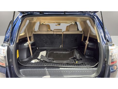 Used 2022 Toyota 4Runner SR5 Premium w/ Moonroof Package AWD/4WD image 19