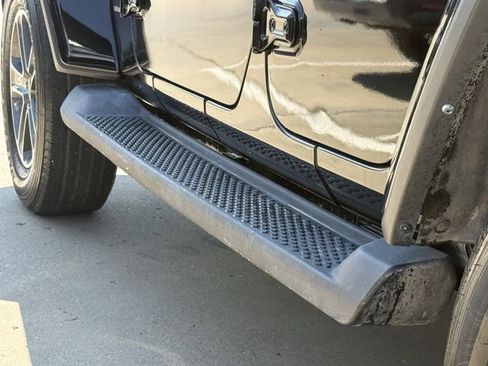 Used 2023 Jeep Wrangler Unlimited Sahara AWD/4WD image 8