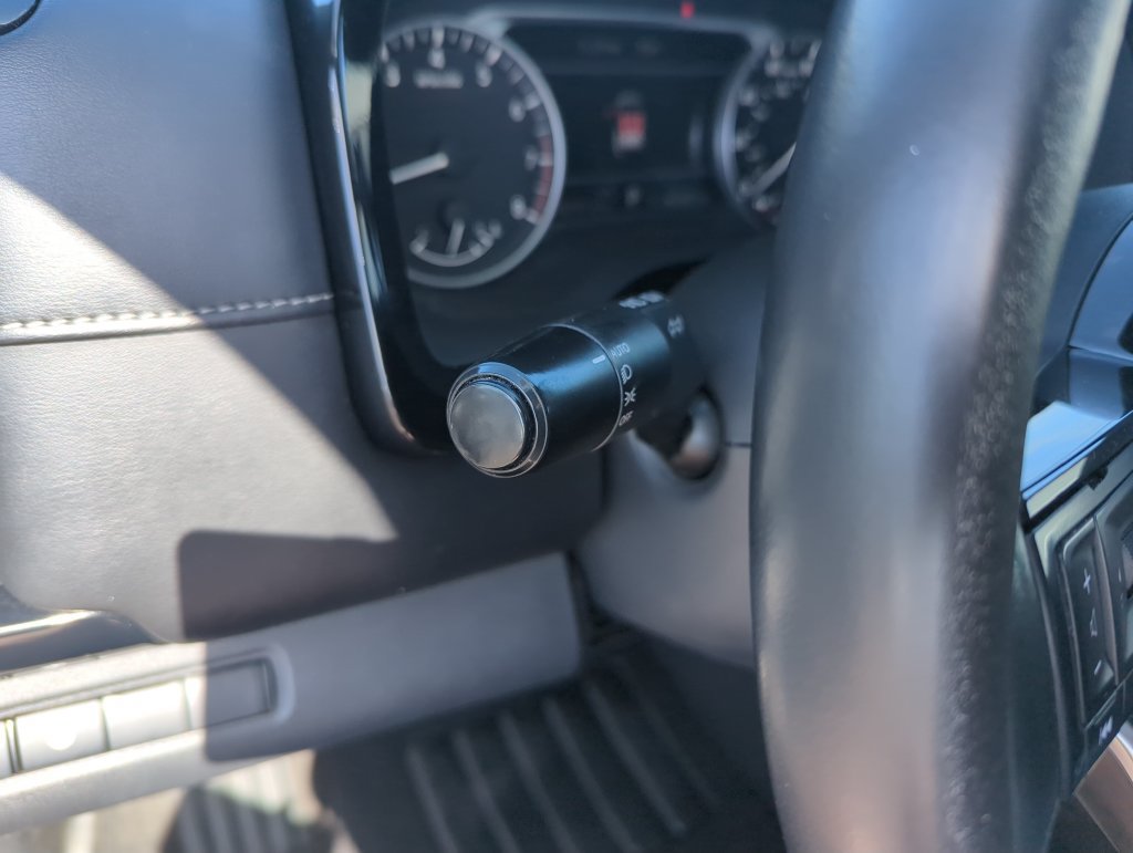 Used 2022 Nissan Pathfinder SV AWD/4WD image 21