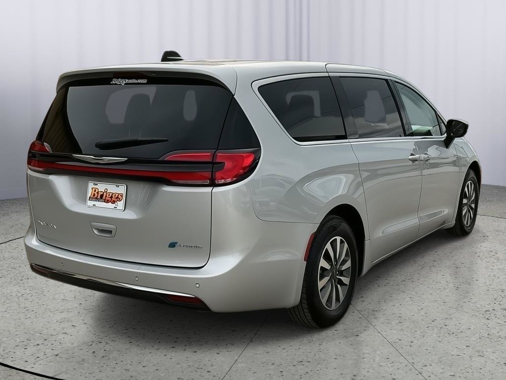 Used 2024 Chrysler Pacifica Limited FWD image 5