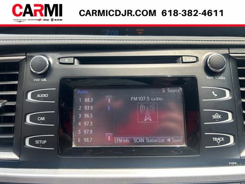 Used 2019 Toyota Highlander LE FWD image 23