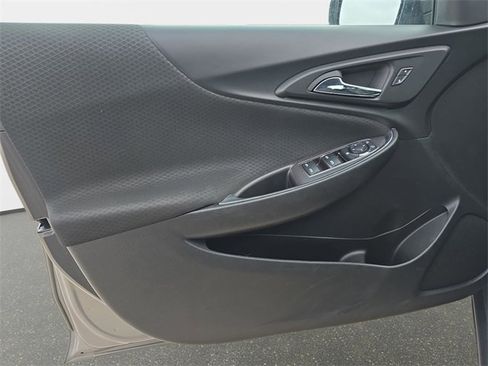 Used 2018 Chevrolet Malibu LT image 29