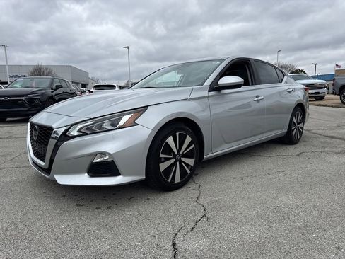 Used 2022 Nissan Altima 2.5 SV image 2