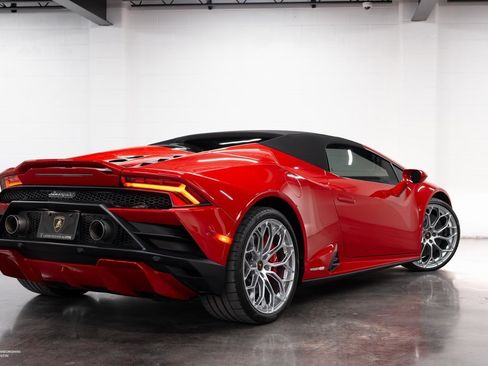 Used 2023 Lamborghini Huracan EVO image 17