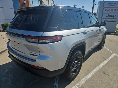 Certified 2024 Jeep Grand Cherokee Trailhawk w/ Advanced Protech Group II AWD/4WD image 15