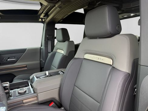 New 2025 GMC Hummer EV 2X w/ LPO, Dark Essentials Package AWD/4WD image 17