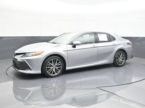 Used 2024 Toyota Camry XLE FWD image 7