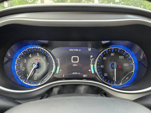 Used 2025 Chrysler Pacifica Select FWD image 16