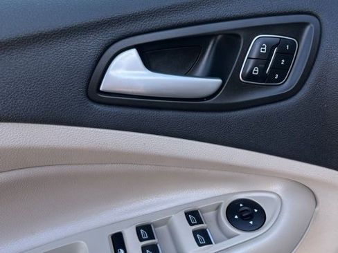 Used 2019 Ford Escape Titanium image 12