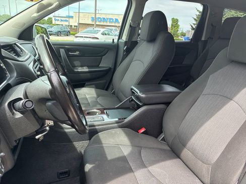 Used 2017 Chevrolet Traverse LT w/ Style and Technology Package FWD image 11