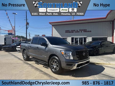 Used 2024 Nissan Titan SV w/ SV Convenience Package image 1
