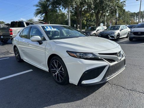 Used 2023 Toyota Camry SE image 9
