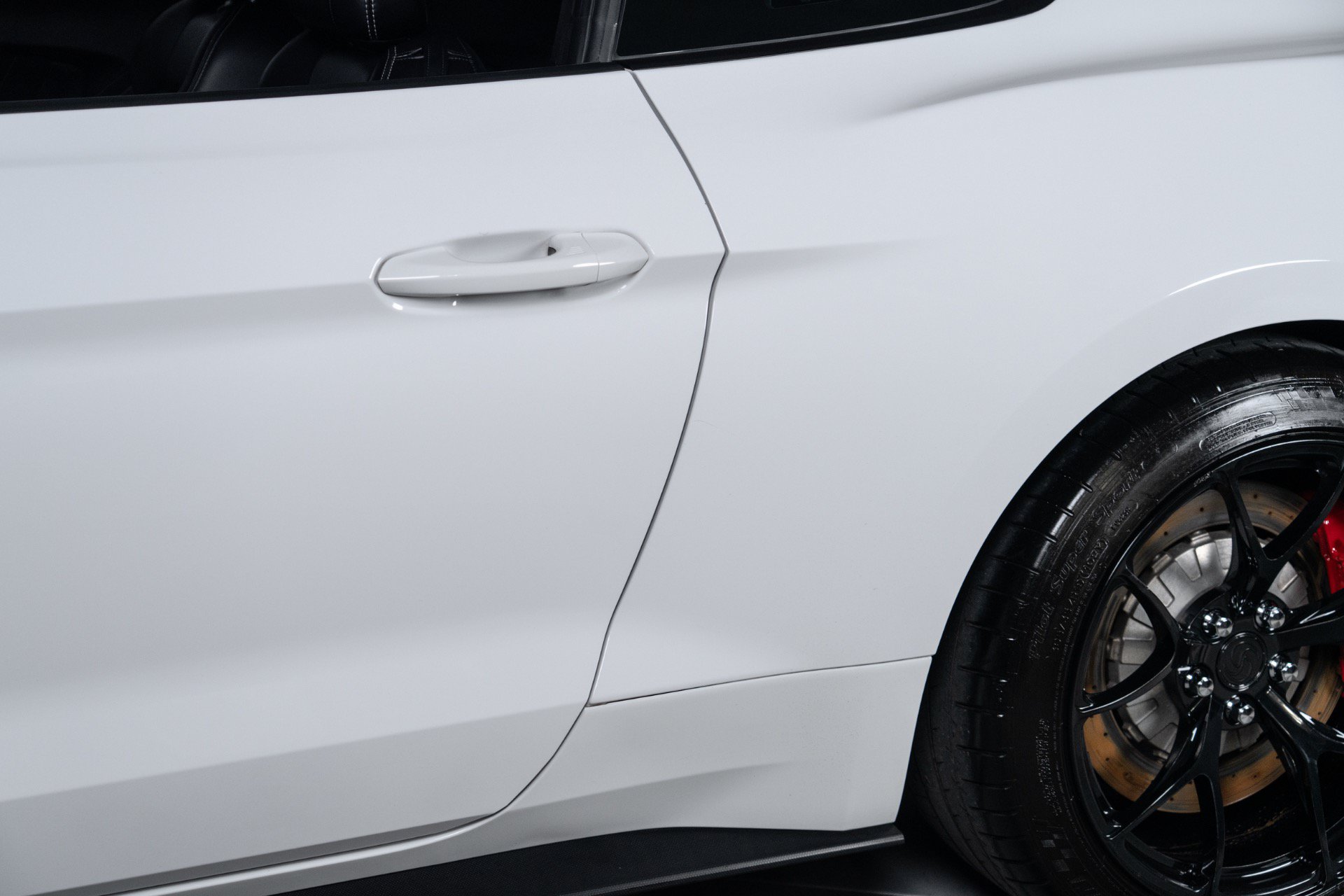 Used 2016 Ford Mustang Shelby GT350 w/ Technology Package RWD image 8