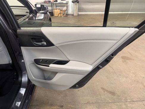 Used 2017 Honda Accord Touring image 15