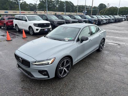 Used 2024 Volvo S60 B5 Plus AWD/4WD image 1
