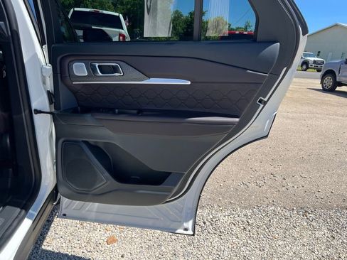 Used 2025 Ford Explorer Platinum w/ LUX Leather Package AWD/4WD image 19