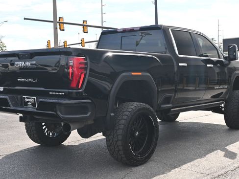 Used 2025 GMC Sierra 2500 Denali Ultimate image 15