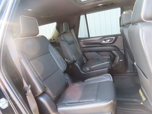 Used 2023 GMC Yukon SLT w/ SLT Luxury Package AWD/4WD image 32