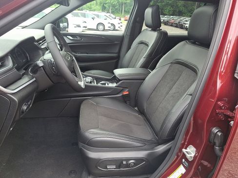 New 2025 Jeep Grand Cherokee L Altitude image 7