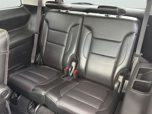 Used 2019 GMC Acadia SLT w/ LPO, Floor Liner Package AWD/4WD image 18