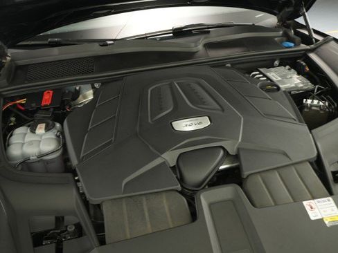 Used 2023 Porsche Cayenne Platinum Edition image 54