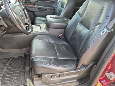 Used 2010 Chevrolet Suburban LTZ AWD/4WD image 16
