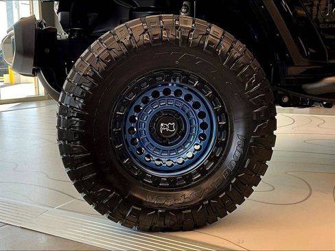 New 2025 Jeep Gladiator Sport image 38