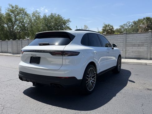 Certified 2022 Porsche Cayenne Platinum Edition AWD/4WD image 6