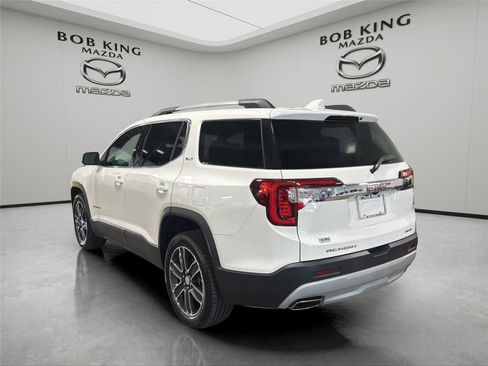 Used 2020 GMC Acadia SLT w/ Driver Alert Package II image 3