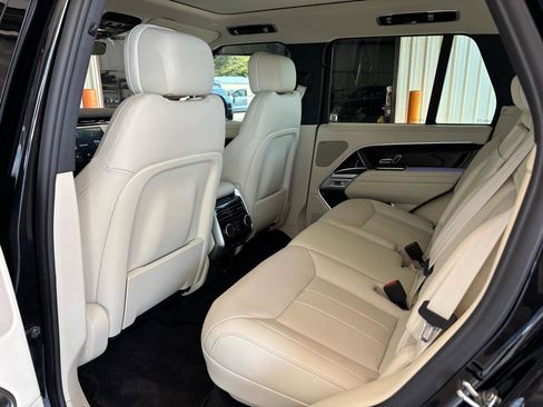 Used 2025 Land Rover Range Rover SE image 28