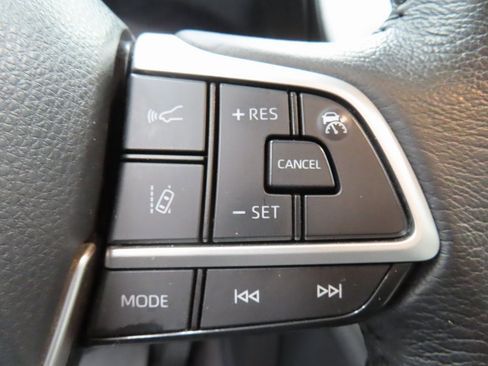 Used 2022 Toyota Sienna XLE image 39