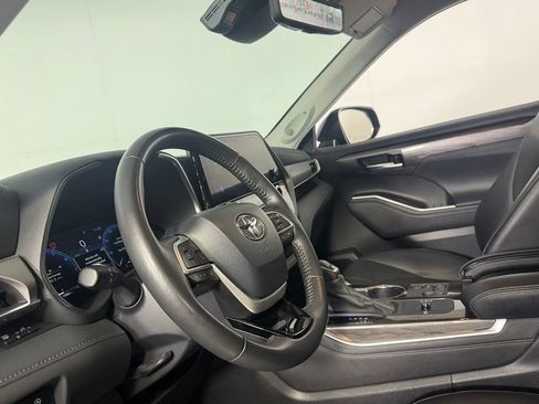 Used 2024 Toyota Highlander Platinum FWD image 20