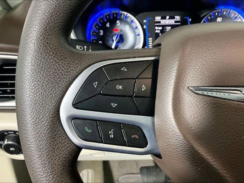 Used 2017 Chrysler Pacifica Touring Plus FWD image 17