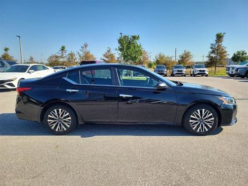 Certified 2024 Nissan Altima 2.5 SV image 3