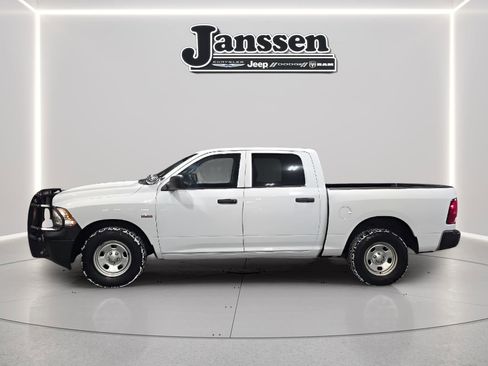 Used 2021 RAM 1500 4x4 Crew Cab Classic image 2
