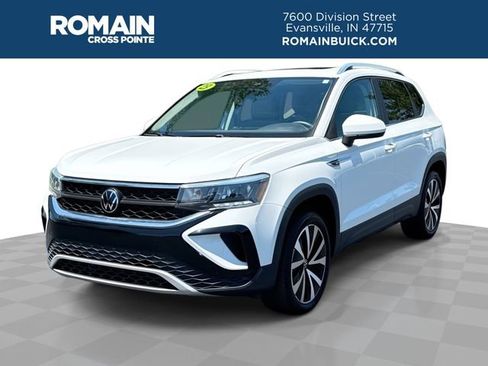 Used 2023 Volkswagen Taos SE w/ Panoramic Sunroof Package FWD image 1