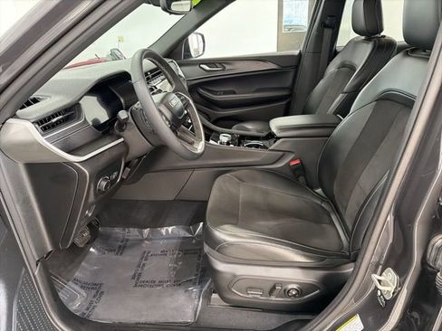 Used 2023 Jeep Grand Cherokee L Altitude image 10