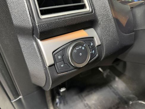 Used 2017 Ford Explorer XLT AWD/4WD image 14