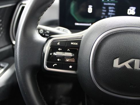 Used 2024 Kia Sorento S image 32