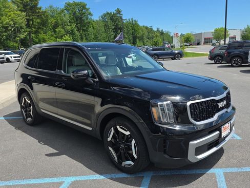 Certified 2023 Kia Telluride EX w/ EX Captain's Chair Package AWD/4WD image 13