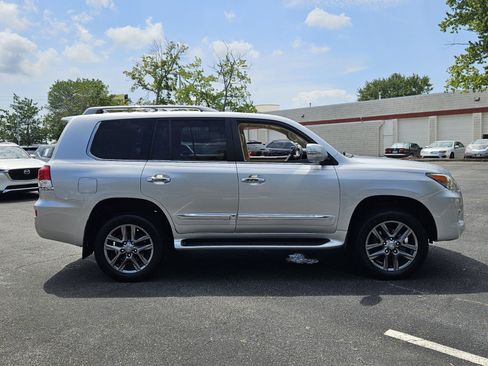 Used 2013 Lexus LX 570 4WD w/ Luxury Pkg image 5