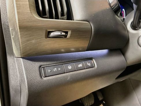 Used 2024 Nissan Pathfinder Platinum AWD/4WD image 10