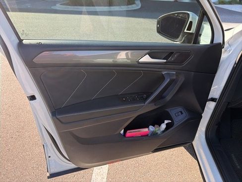 Used 2022 Volkswagen Tiguan SE image 19